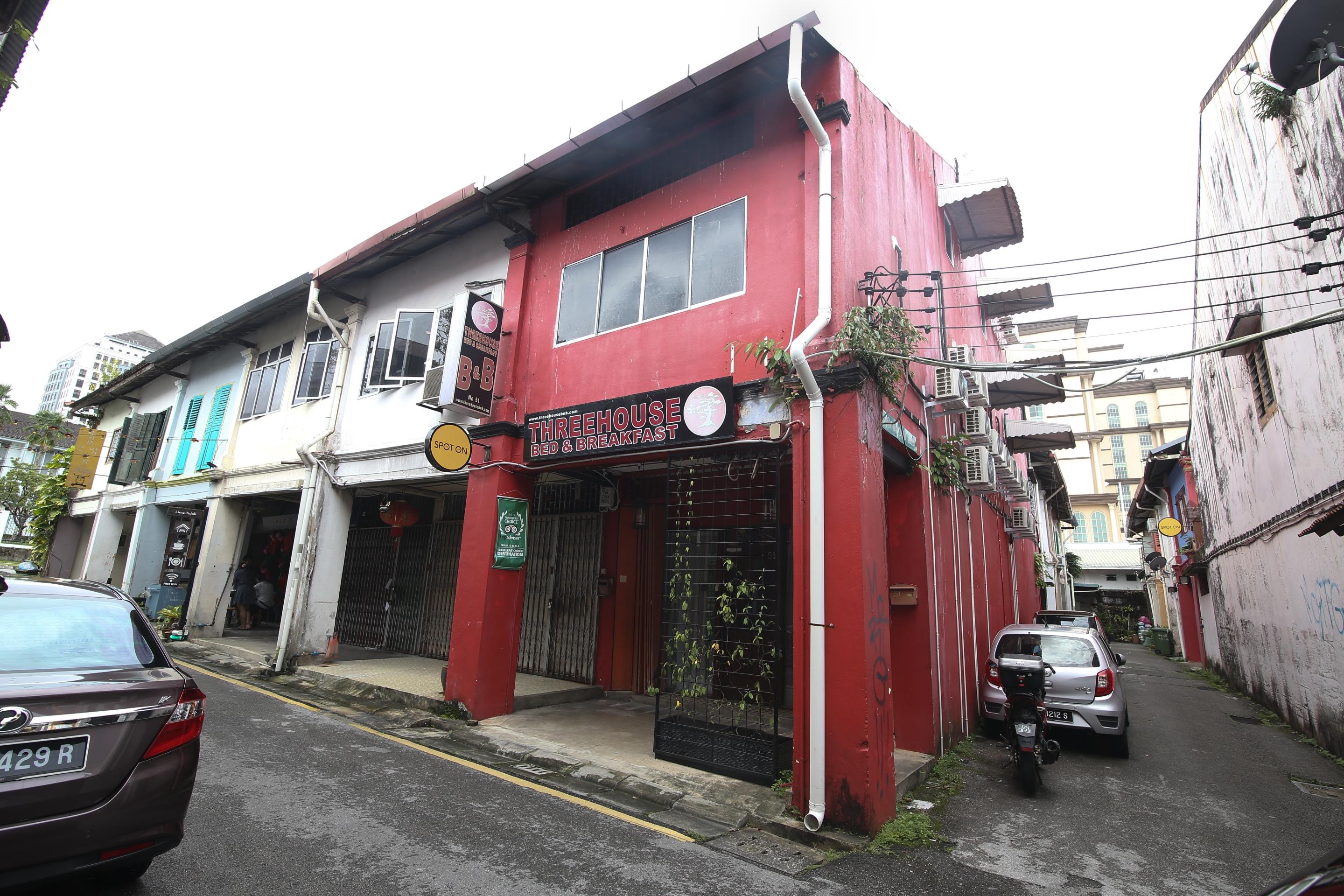 Spot On 90141 Threehouse Bed & Breakfast Kuching Exterior foto